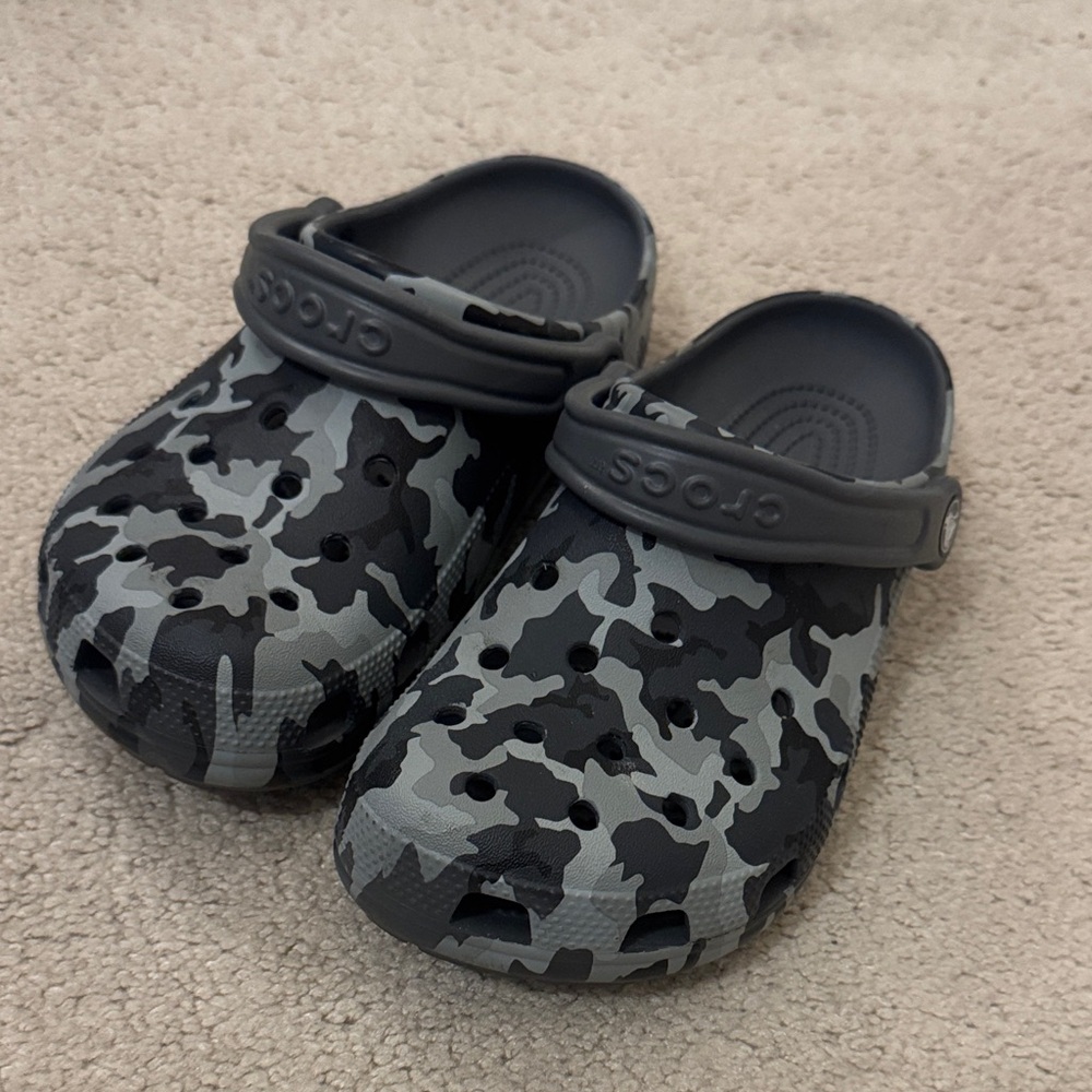 CROCS Kids Camo Water Shoes - Black and Gray